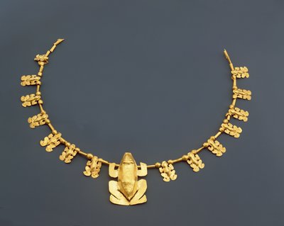 来自哥伦比亚的青蛙Quimbaya项链（锤打金） 作者 Pre Columbian